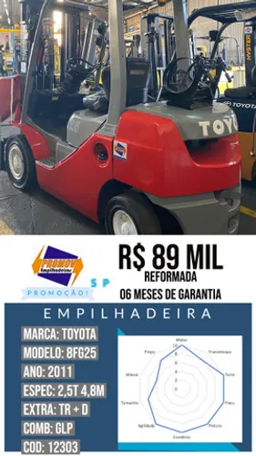 Empilhadeira Toyota 8FG25 2012 triplex com deslocador reformada