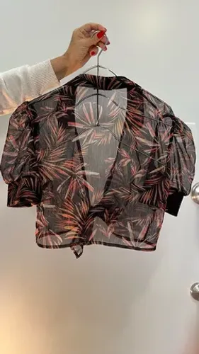Blusinha com transparência