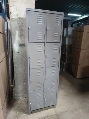 Roupeiro de aço com 4 portas grandes ou 8 portas pequenas.( só novos )