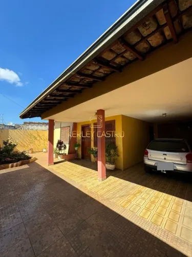 Vendo casa em lote de 360 m2 no bairro Progresso, em Sete Lagoas, MG
