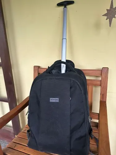 Mochila com Carrinho Notebook Preta Julie Henri