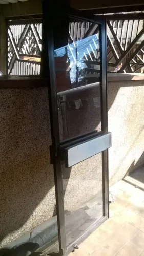 Portas De Alumínio preto C/ Vidro Fumê- P/ Recepção De Empresa -1,52m por 2,04 de altura