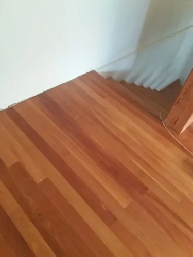 Procurando Piso de madeira maciça?  Pisos Phanda!  Fale conosco