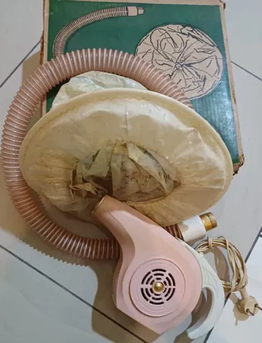 Secador de Cabelo Vintage Arno usado -  Para um visual retrô!.Funcionando perfeitamente.