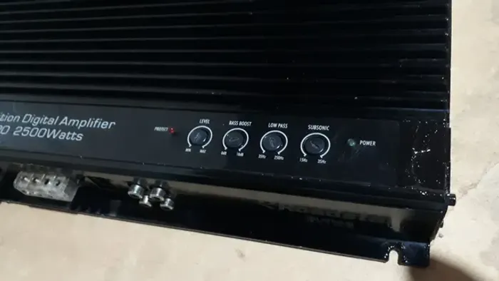 Módulo Roadstar digital 1200Watts rms mono 1ohms. 