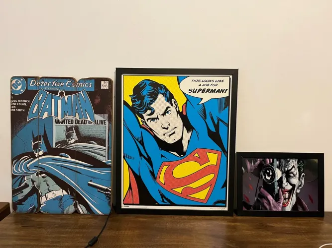Três quadros de super-heróis por 90
