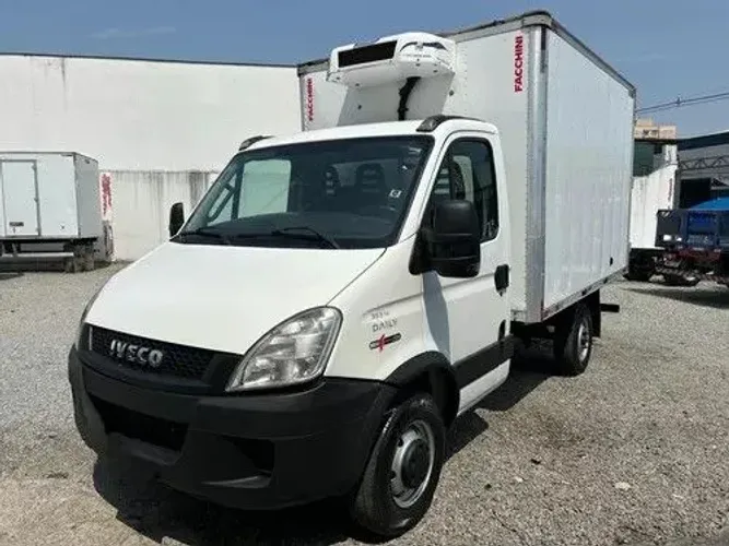 Iveco Bau Refrigerado 2015
