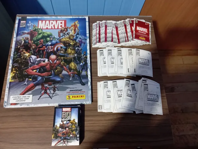 Combo lote Álbum Marvel 80 anos incompleto mais figurinhas e cards leia anúncio 