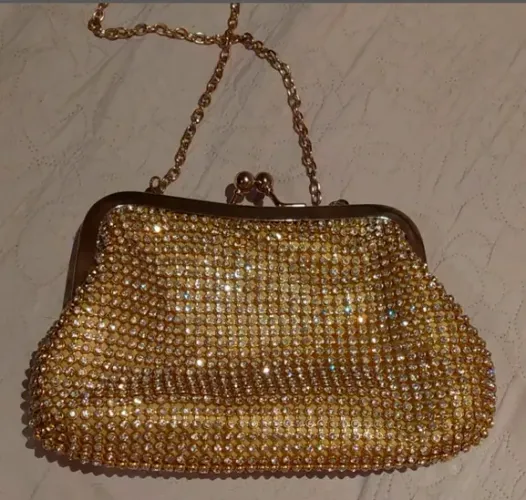 Bolsa toda trabalhada em strass