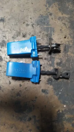 Limitador de porta do Mobi semi novo original (Preço a vista, unidade)