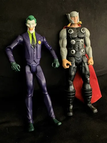 Action Figures: Coringa e Thor