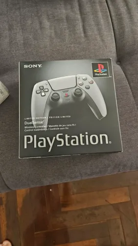Controle ps5 30 anos. Lacrado e com caixa em perfeito estado.