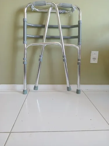 Andador adulto/criança articulado