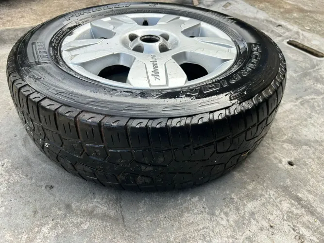 Roda c/ Pneu Fiat Aro 15 pneu meia vida pra menos