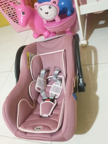  Bebê conforto Tuti Baby usado pouquíssimas vezes sem marcas de uso sem defeitos nenhum 