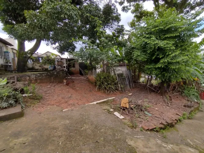 RM IMOVEIS VENDE LOTE COM 447M² SENDO 12M DE FRENTE RUA PLANA NO CAICARA