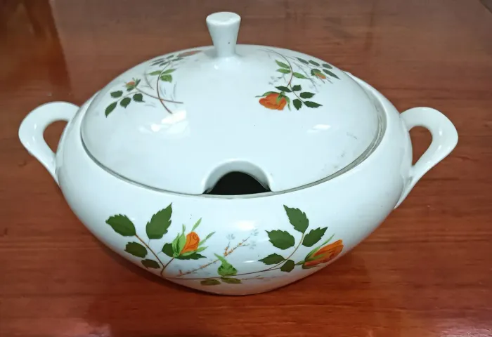 SOPEIRA PORCELANA MARCA REAL SÃO PAULO 2 LITROS 32x 17cm *ANOS 50* COLECIONADOR VINTAGE