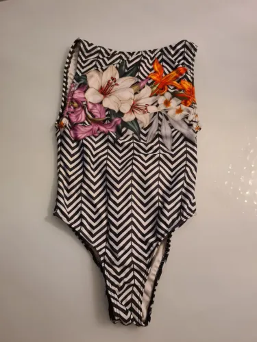Body/maiô estampado listrado com flores - novo