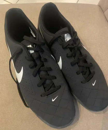 Chuteira Nike Society