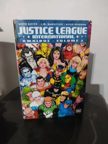 Justice League International Omnibus Vol. 1 - DC Comics - importado Superman Batman