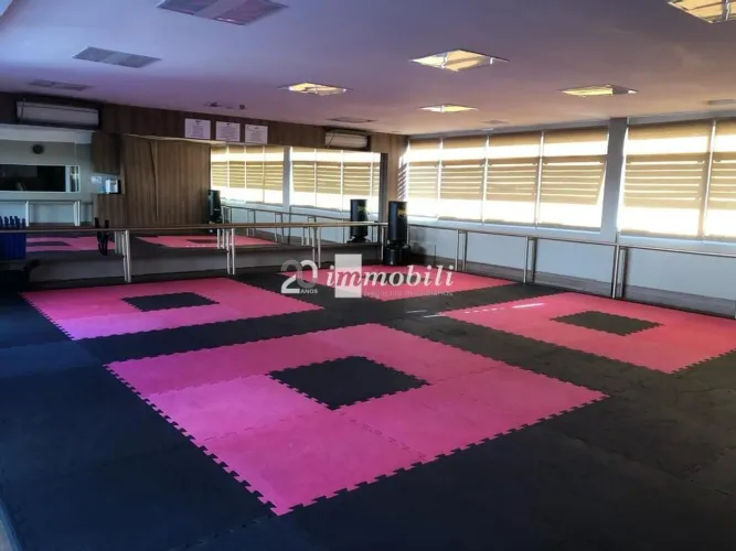 Sala à venda em Cotia, Granja Viana, com 135 m²