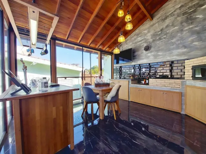 casa 04 dormitórios, piscina, 02 vagas, espaço gourmet, piscina, porto alegre