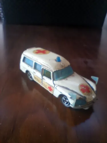 Miniatura 1:64 - Citroen DS 21 Ambulância - MAJORETTE 206