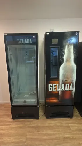 Cervejeira comercial porta sólida 435 litros Metalfrio nova