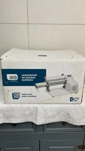 Cilindro Laminador De Massa Com Talharim Elétrico Pro 28cmCilindro Laminador De Massa Com