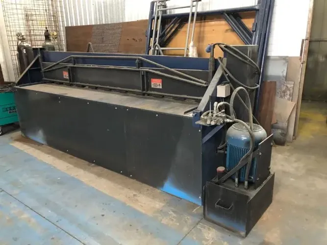 Guilhotina hidráulica comp. 3,00 m esp. 3,00 mm