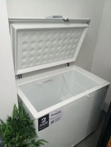 NZ . Freezer horizontal 311 litros FRICON