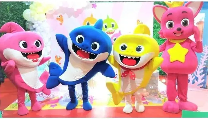 Baby Shark personagens vivos cover Festa Infantil tubarão