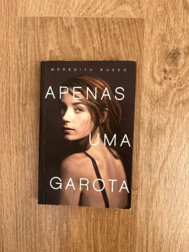 Livro "Apenas uma garota"