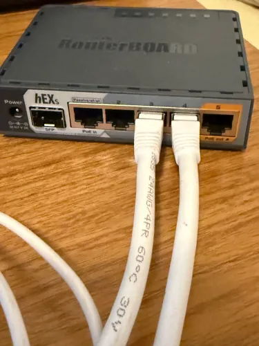 Roteadores: MikroTik hEX S RB760iGS - Roteador Gigabit Profissional + SFP