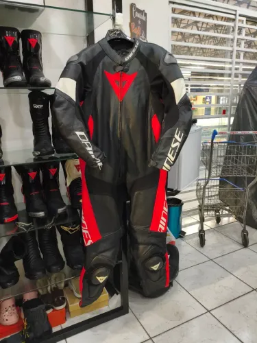 Macacão Dainese tosa 56 Eur modelo novo 
