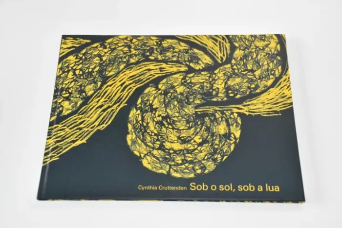 Livro Sob O Sol, Sob A Lua - Cosacnaify - Em Ótimo Estado