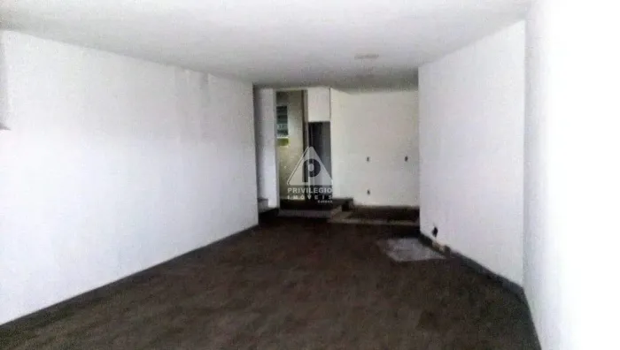Loja com 149 m², frente de rua, alto fluxo de público, próxima ao metrô, em Ipanema.