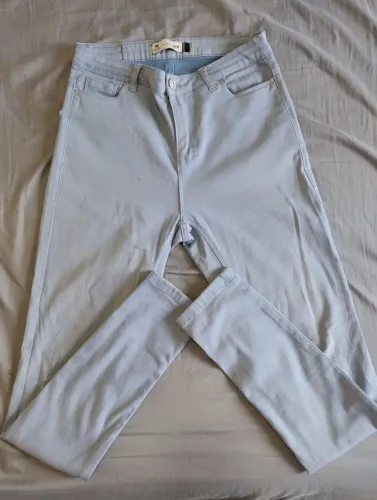 Calça Jeans Azul Claro - Conforto e Estilo!