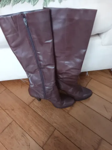 Botas de cano alto marrom 