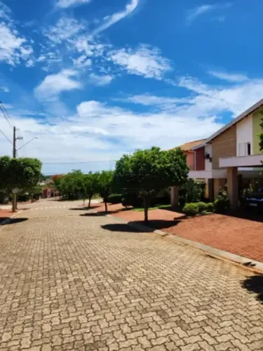 Casa sobrado de 175m² com 03 quartos à venda em condomínio - Jardim Botânico