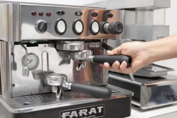 Máquina de café expresso + Moedor profissional