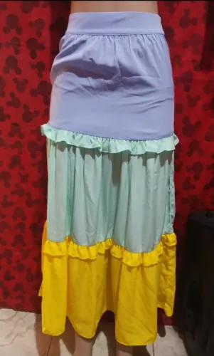 Vendo saias diversas leia o anúncio