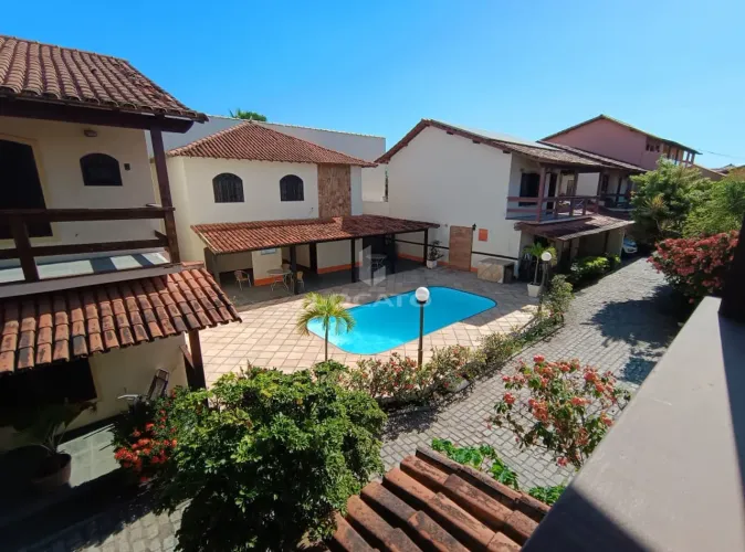 Casa duplex em Cabo Frio (RJ) - condomínio fechado