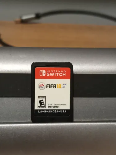 Fifa 18 para Nintendo Switch - Cartucho + caixa