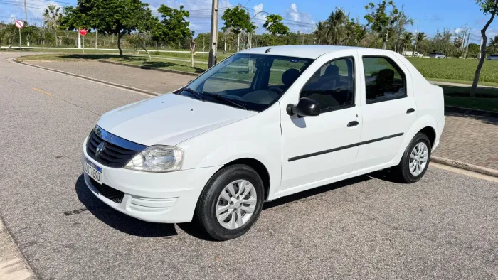 Renault Logan Authentique Hi-flex 1.0 16V 4P 2013