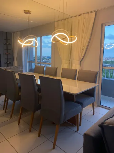 Conjunto de mesa com 4 cadeiras