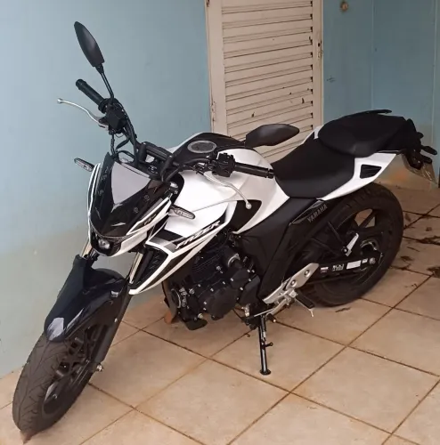 Fazer 250 com apenas 665 km novinha