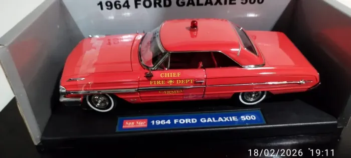 Miniatura Ford Galaxie 500 escala 1/18