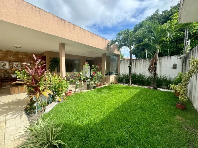 [Imperdível] Belíssima e ampla casa à venda no bairro do Farol - 5 quartos (3 suítes)
