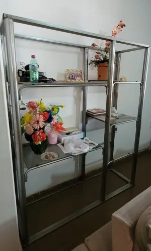 Vendo estante sala em metal com vidros